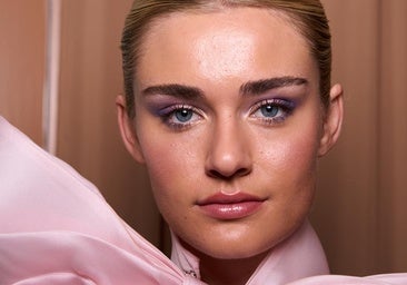 La forma más sencilla de delinear y rellenar las cejas es este rotulador que dura hasta dos días.